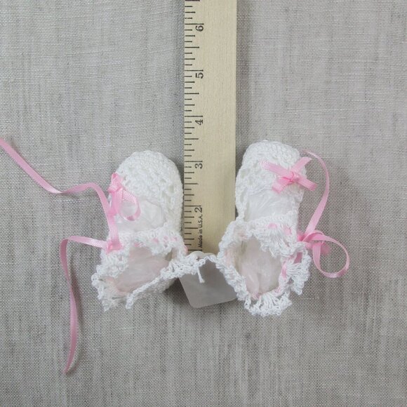 Crib Booties Baby Shoes Newborn White Crochet Knit Ribbon Soft Comfort - Picture 4 of 6